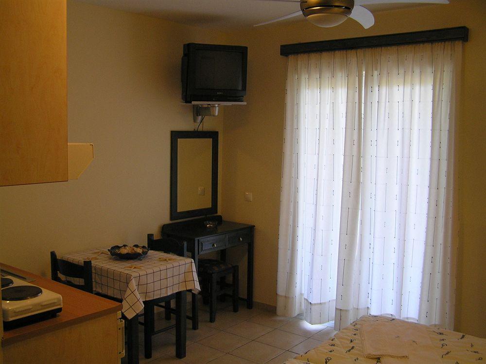 Katerina Seaside Studios Platanias  Ngoại thất bức ảnh