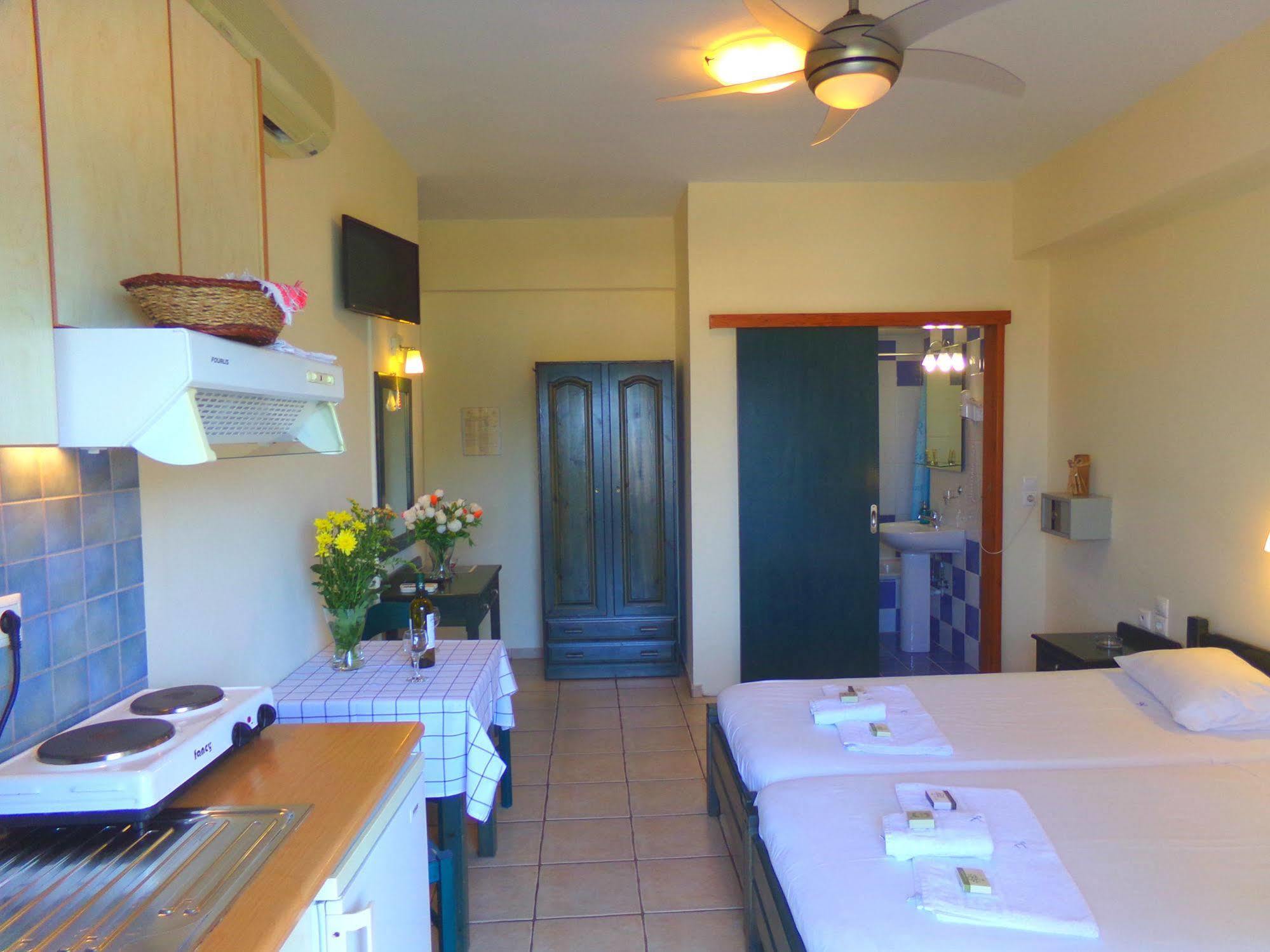 Katerina Seaside Studios Platanias  Ngoại thất bức ảnh