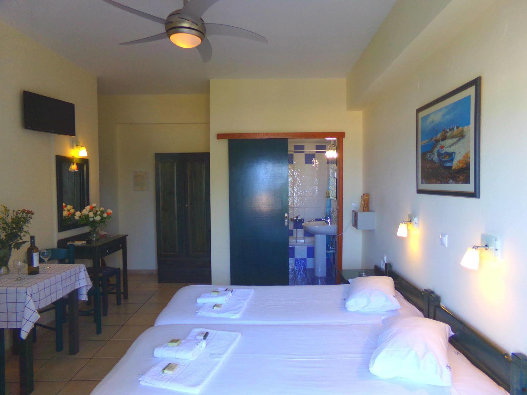 Katerina Seaside Studios Platanias  Ngoại thất bức ảnh