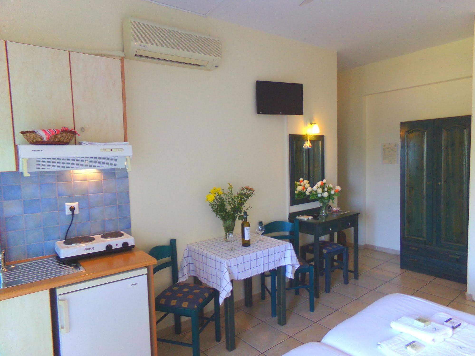 Katerina Seaside Studios Platanias  Ngoại thất bức ảnh